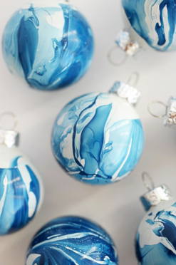 DIY Christmas bauble ideas: Marble baubles