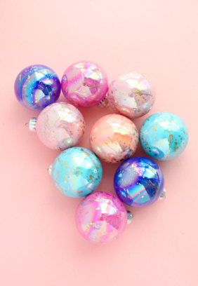 DIY Christmas bauble ideas: Paint splatter baubles